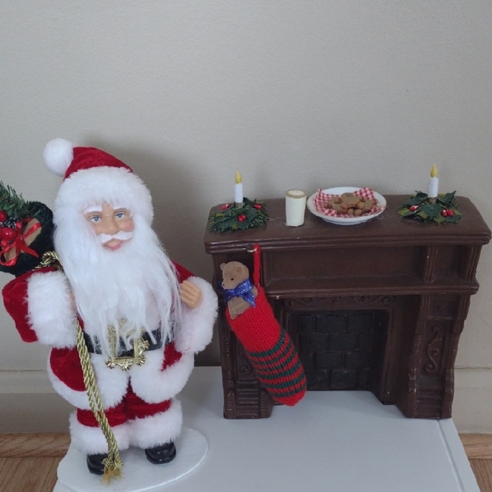 Clothique Possible Dreams Santa Claus At Fireplace Ceramic Mantle Vintage Rare